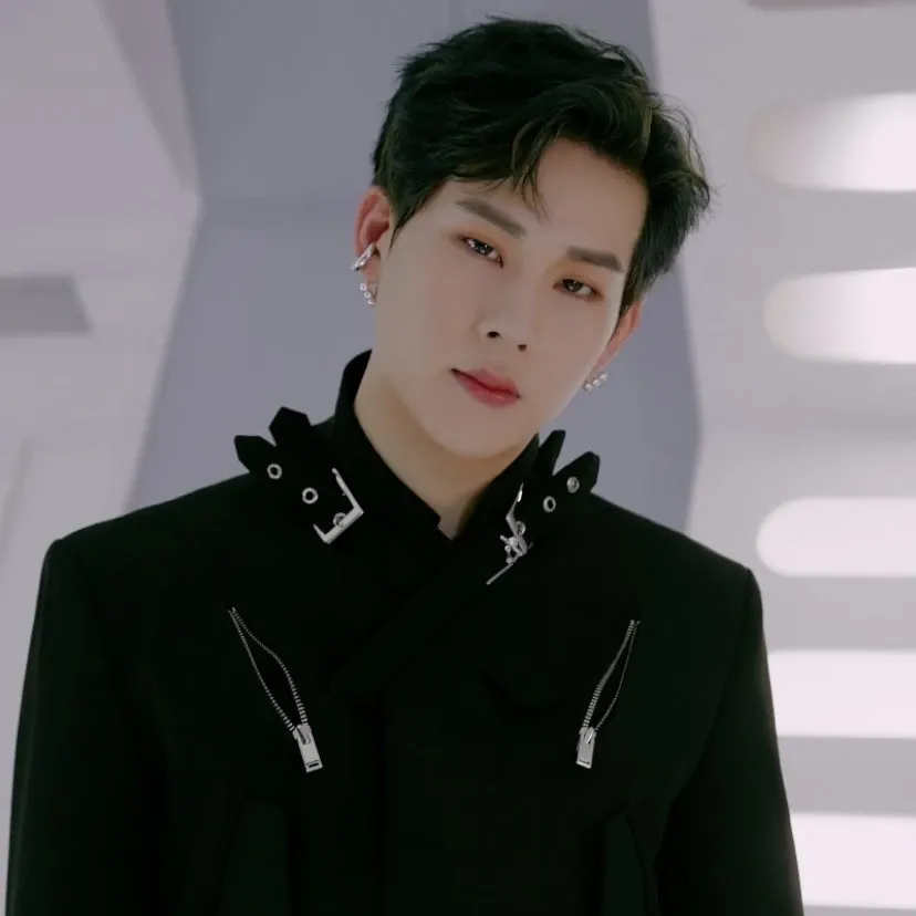 周宪 (MONSTA X)的最新照片