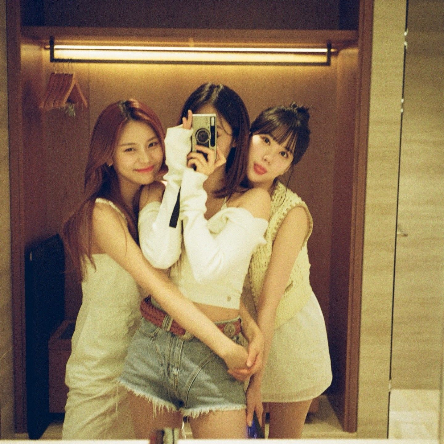 A moment captured by VIVIZ's fan