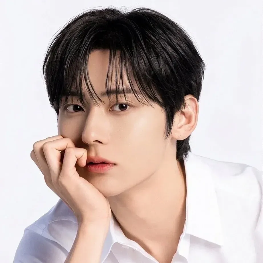 A moment captured by Hwang Minhyun's fan