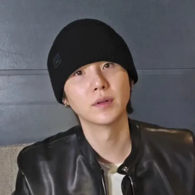Foto aktivitas terbaru SUGA (BTS)