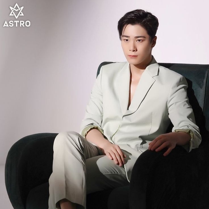 Behind-the-scenes cut of Moonbin (ASTRO)