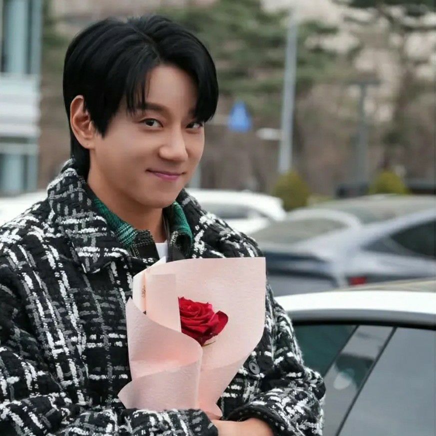 Recent activity shot of Hwang Chiyeol