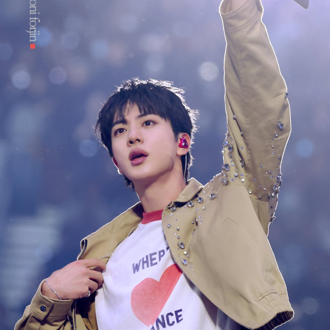 Foto aktivitas terbaru Jin (BTS)