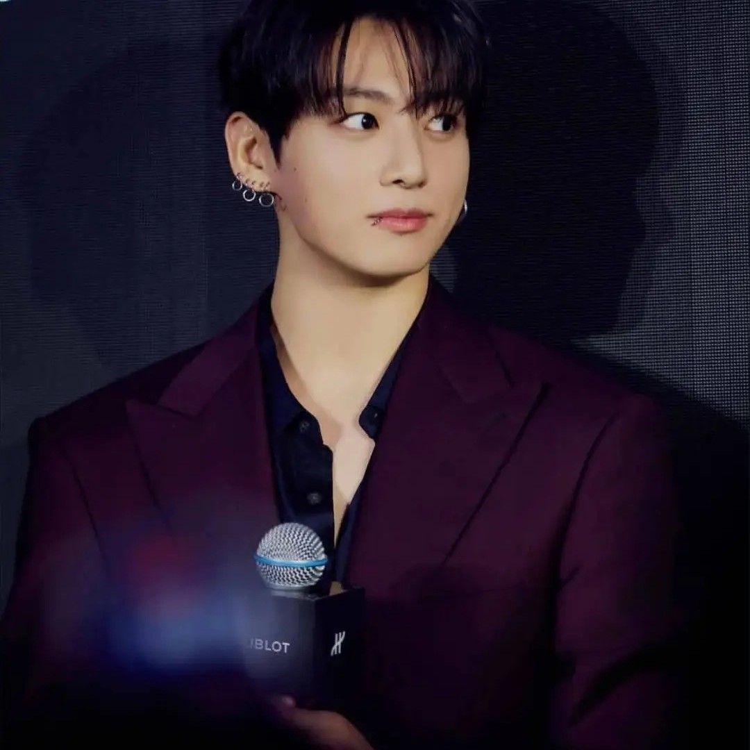 Foto aktivitas terbaru Jungkook (BTS)
