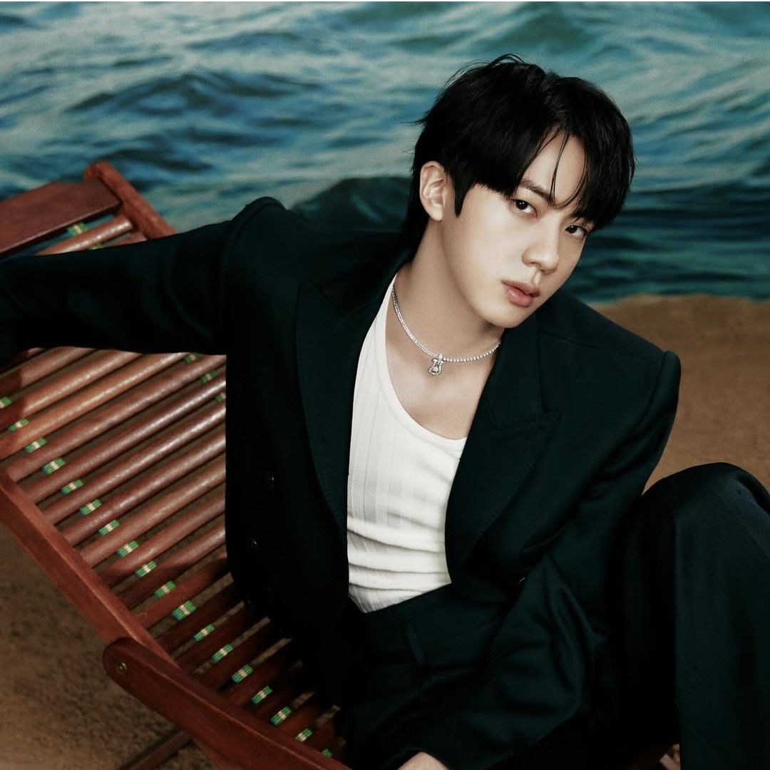Foto aktivitas terbaru Jin (BTS)