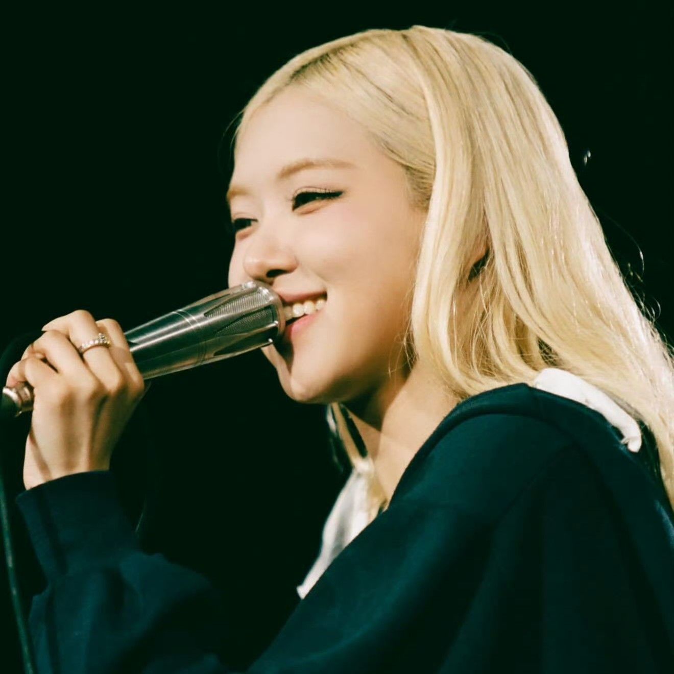 ROSÉ (BLACKPINK)的最新照片