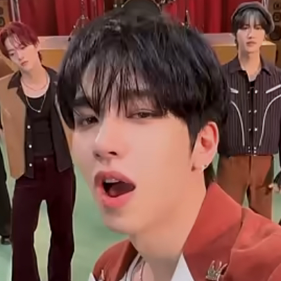 Behind-the-scenes cut of Hanjun (n.SSign)