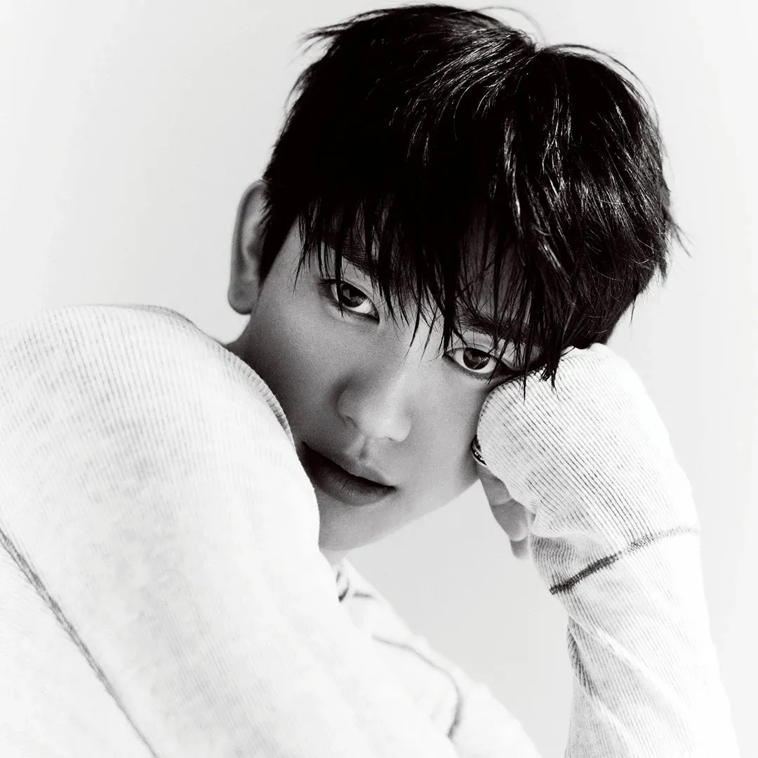 Behind-the-scenes cut of Jinyoung (GOT7)