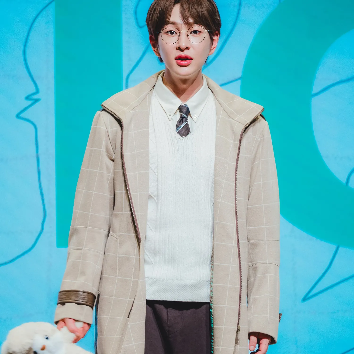 A moment captured by Onew (SHINee)'s fan