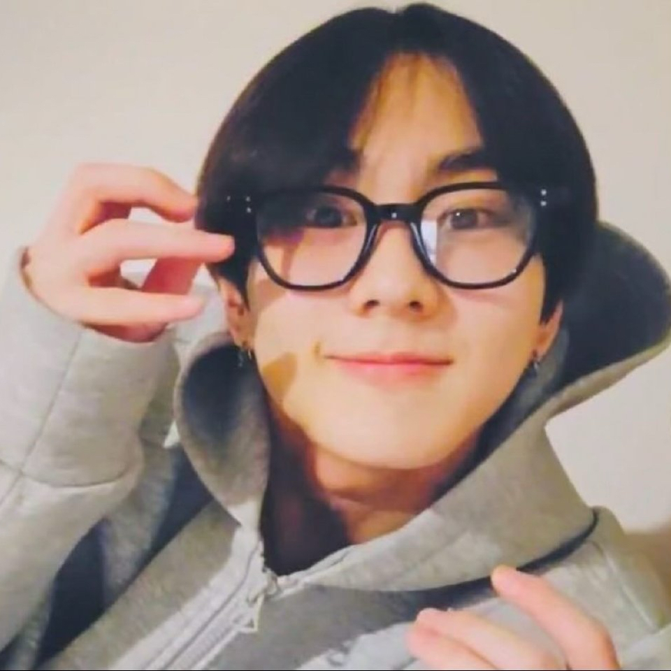 Foto terbaru Jungwon (ENHYPEN)