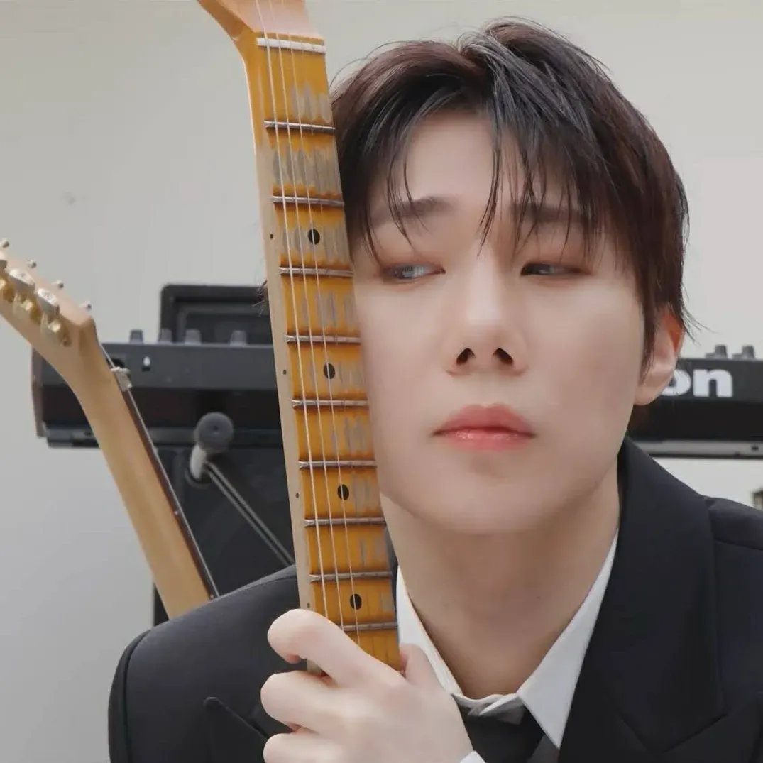 A moment captured by Sungkyu (INFINITE)'s fan