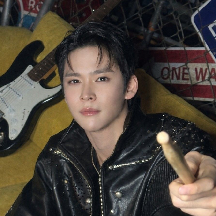 Recent activity shot of Eunseok (RIIZE)