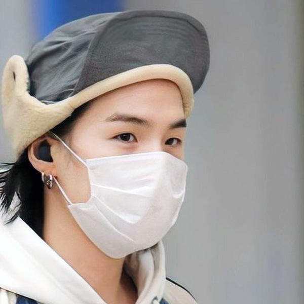 Foto aktivitas terbaru SUGA (BTS)