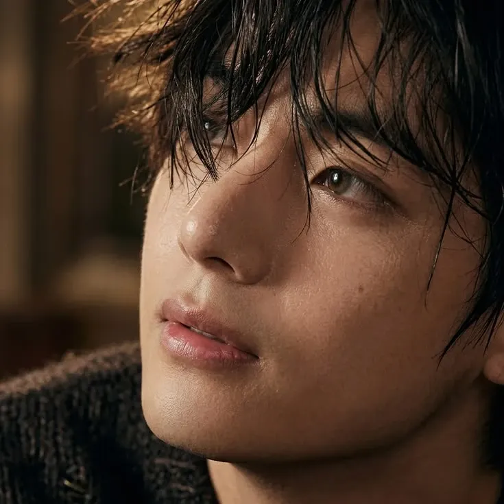 뷔 (방탄소년단)의 최신 사진