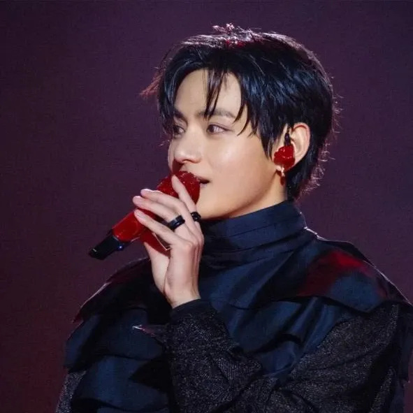 Behind-the-scenes cut of V (BTS)