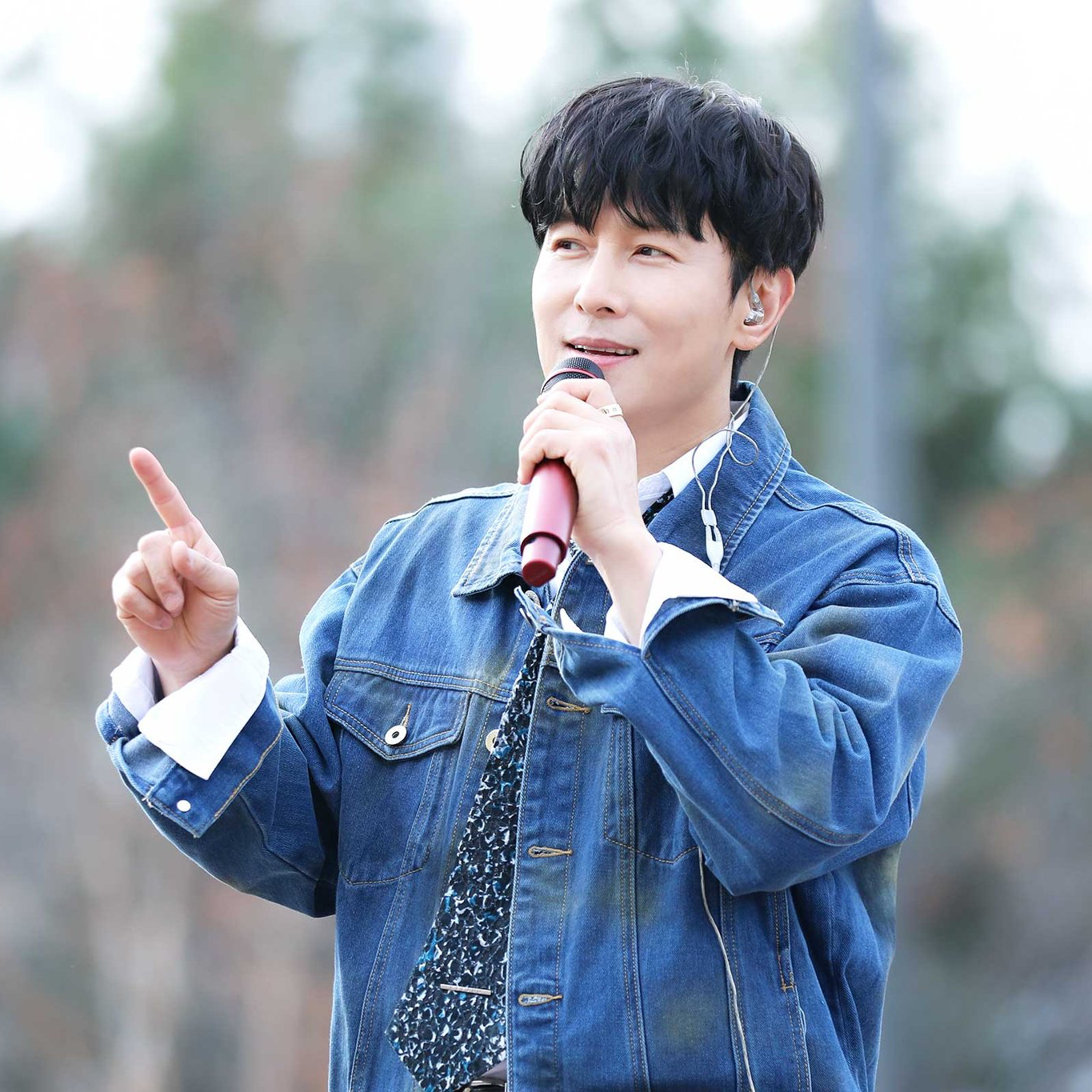 A moment captured by Kim Dongwan (SHINHWA)'s fan