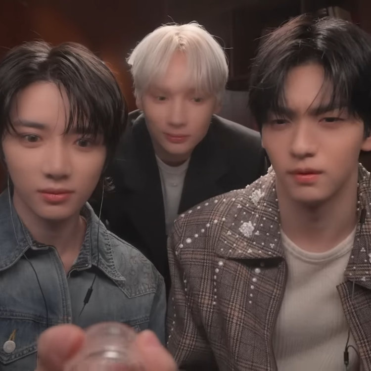 Foto aktivitas terbaru TOMORROW X TOGETHER