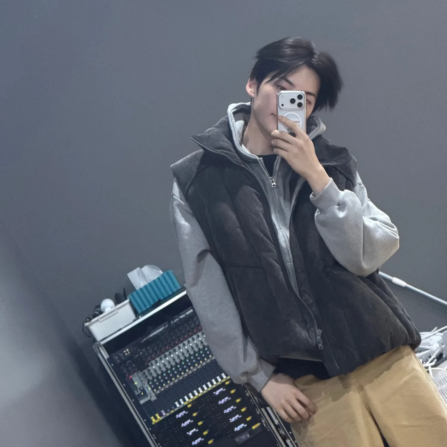 Latest photo of Sung Hanbin (ZEROBASEONE)