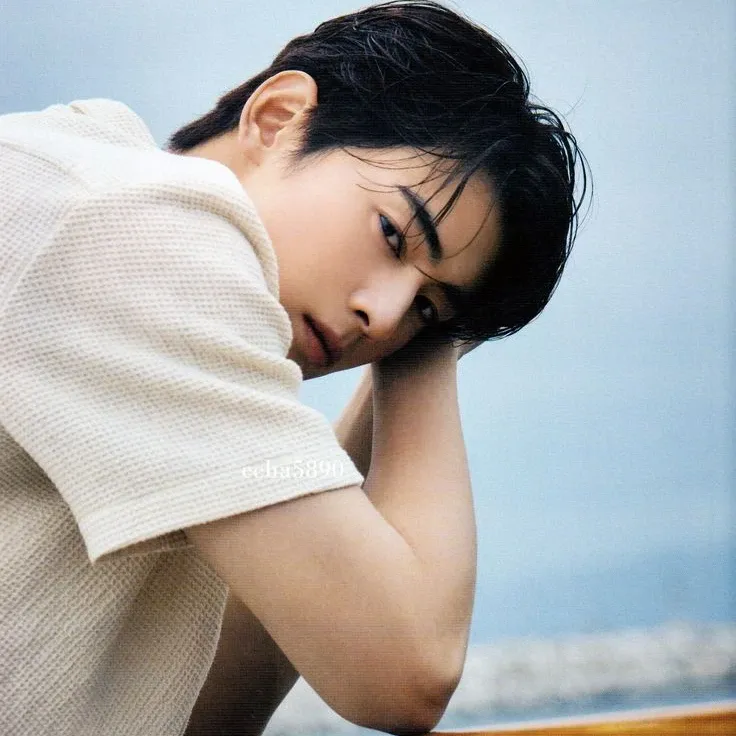 A moment captured by Eunwoo (ASTRO)'s fan