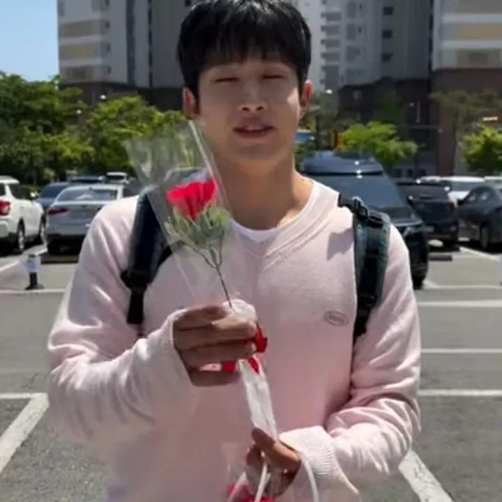 Latest photo of Jinjin (ASTRO)