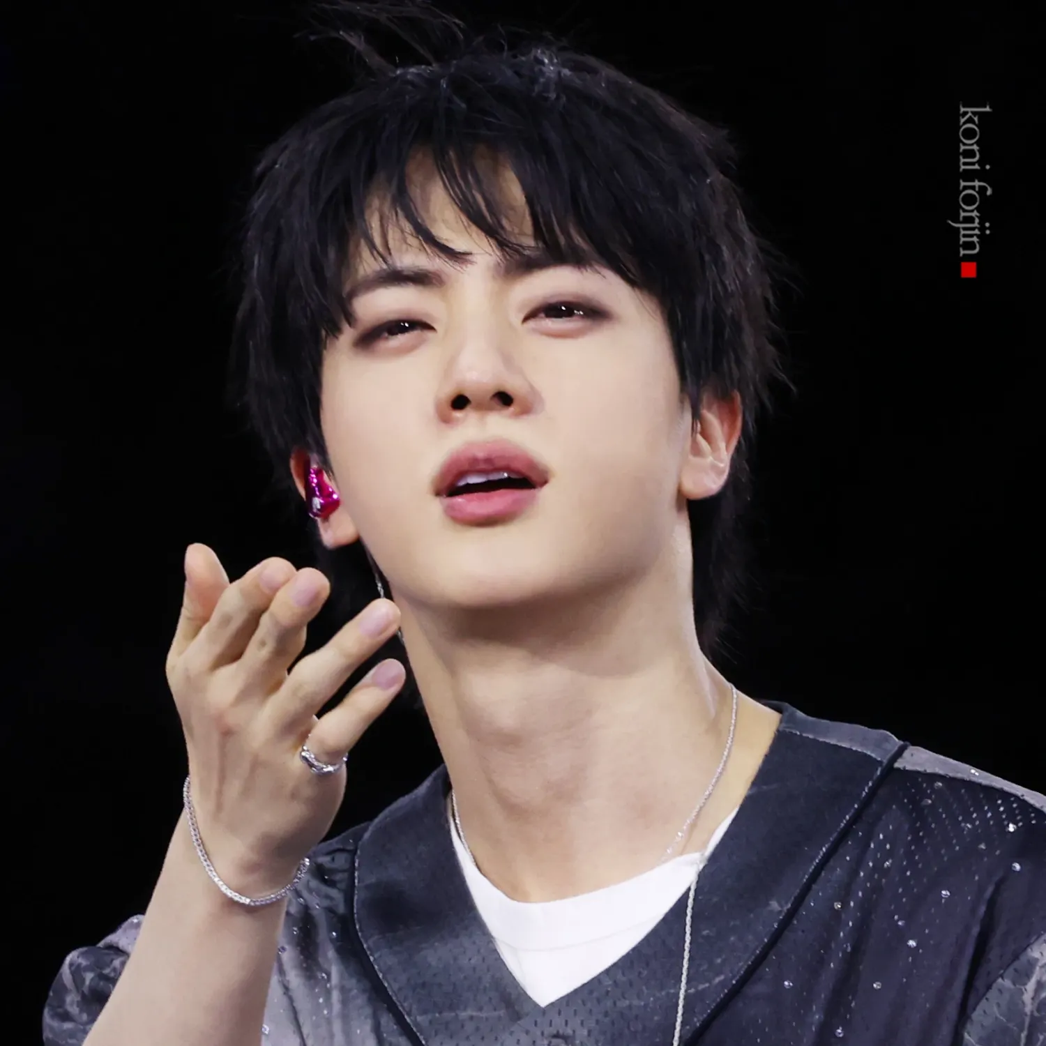 진 (방탄소년단)의 비하인드 컷