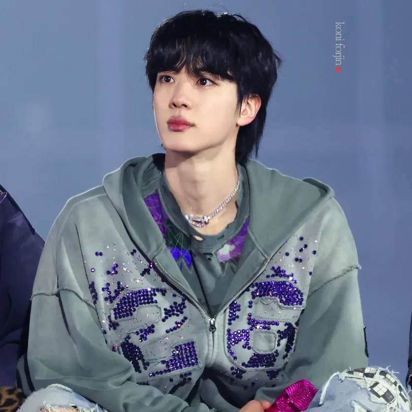 Momen yang diabadikan oleh penggemar Jin (BTS)