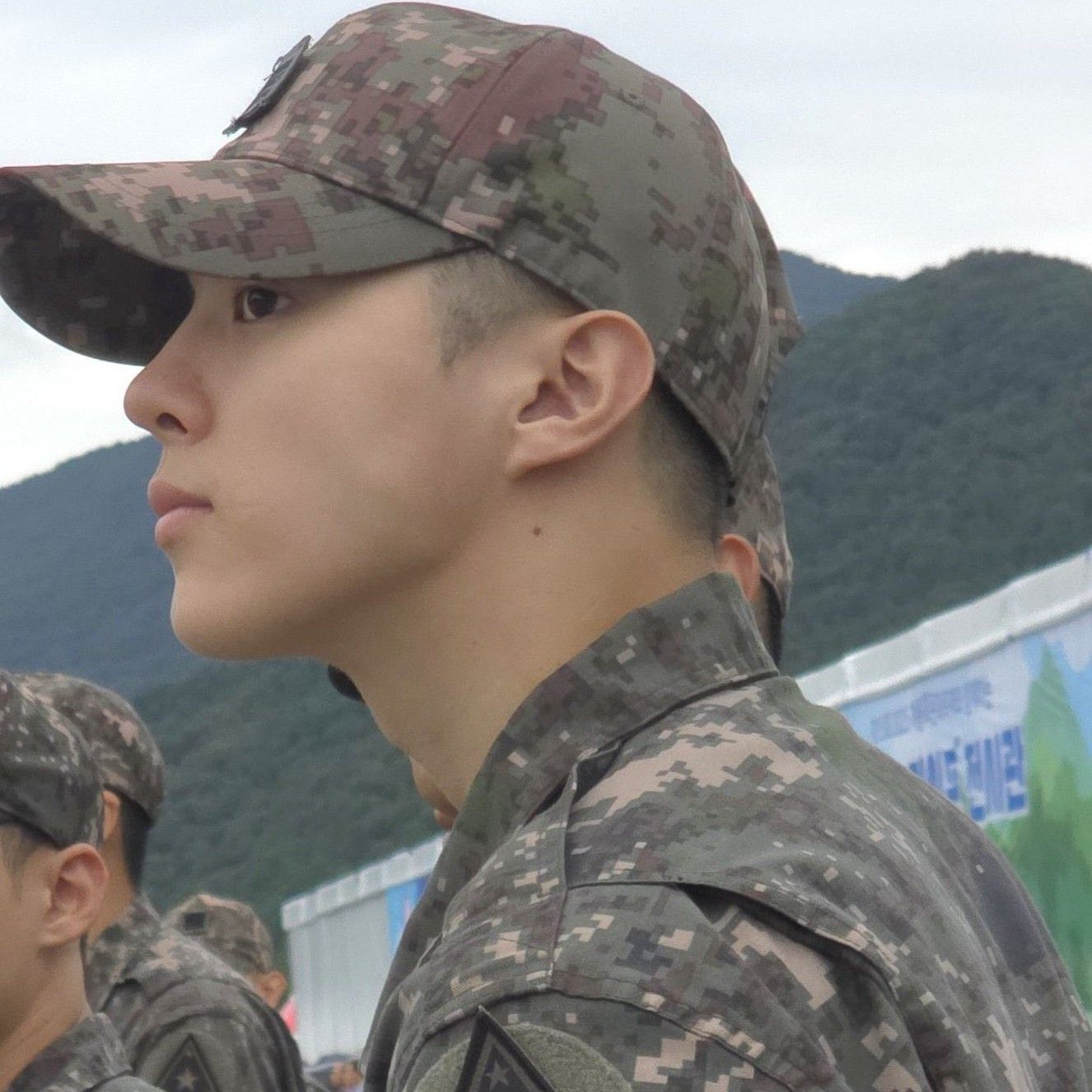 김우석의 비하인드 컷