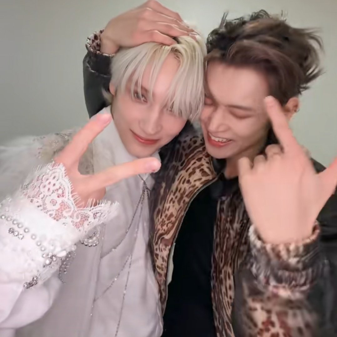 TOMORROW X TOGETHERの舞台裏ショット