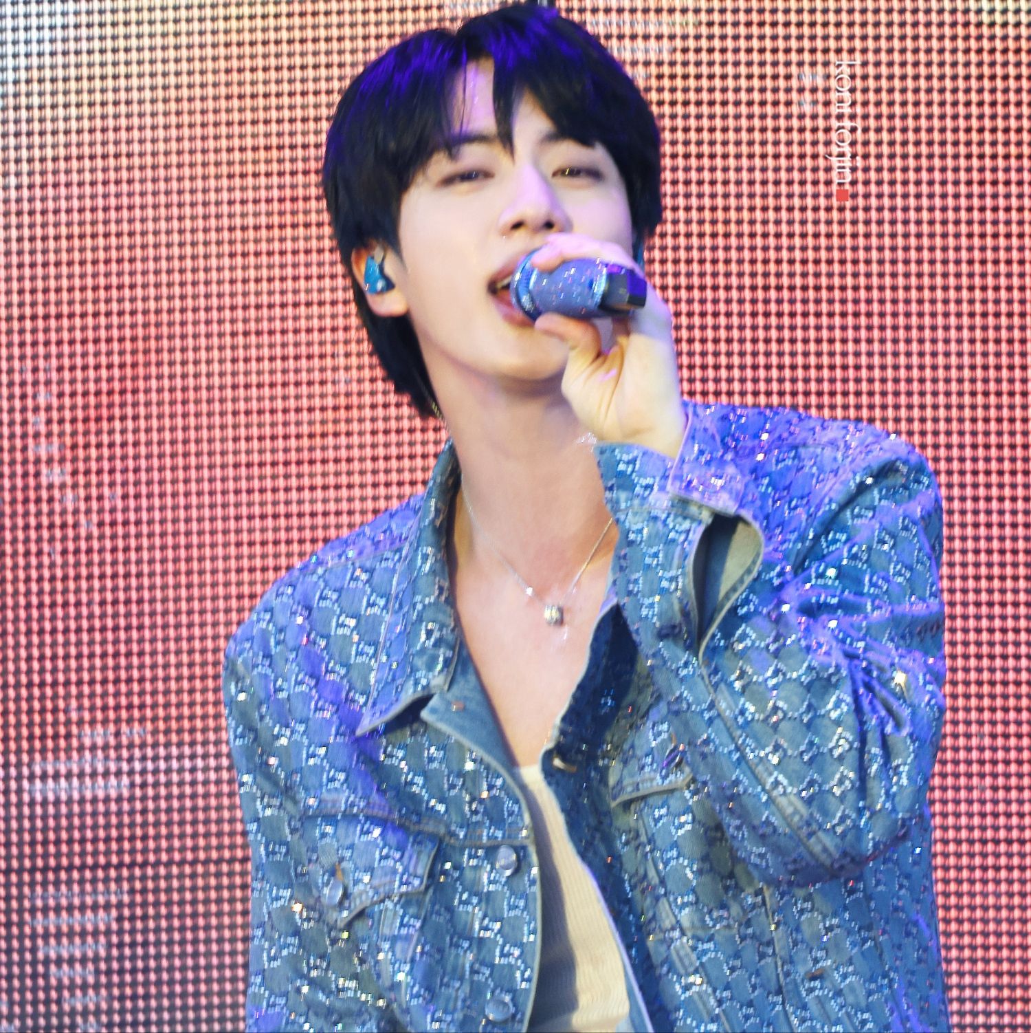 Momen yang diabadikan oleh penggemar Jin (BTS)