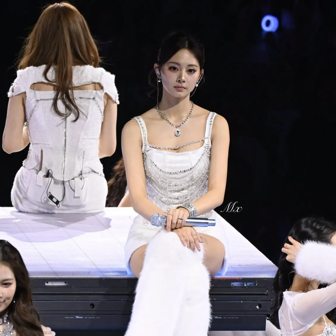 Momen yang diabadikan oleh penggemar Tzuyu (TWICE)