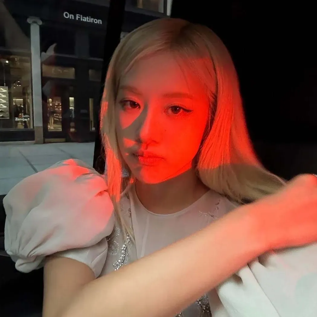 ROSÉ (BLACKPINK)的幕後花絮
