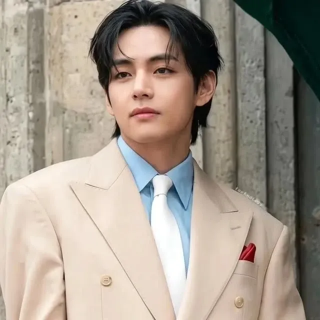 Foto aktivitas terbaru V (BTS)