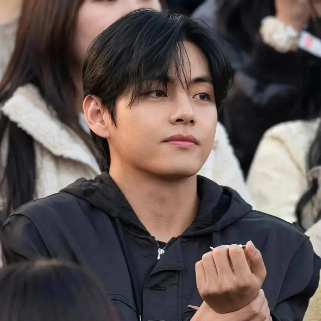 V (BTS)の舞台裏ショット