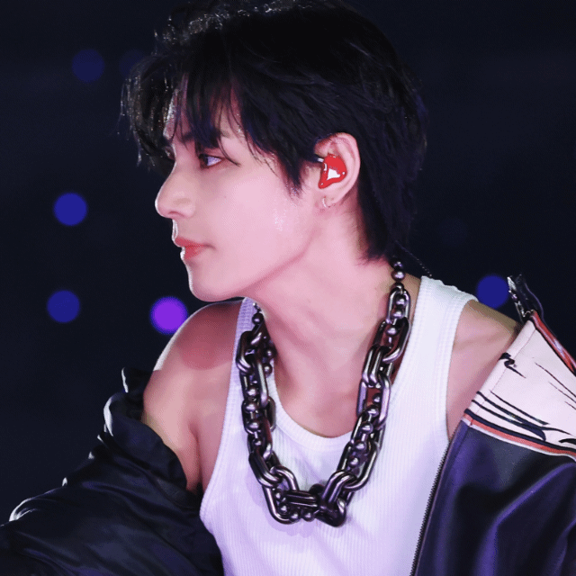 Behind-the-scenes cut of V (BTS)