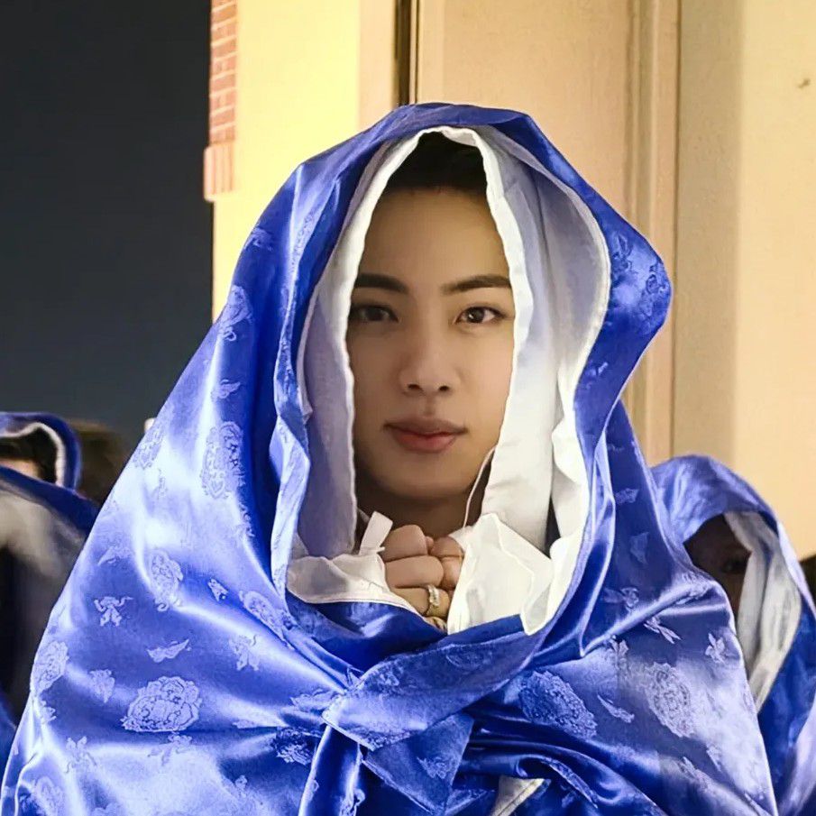 Momen yang diabadikan oleh penggemar Jin (BTS)