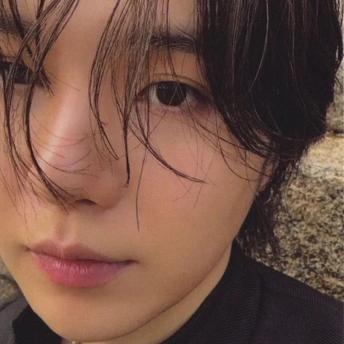 Foto terbaru SUGA (BTS)