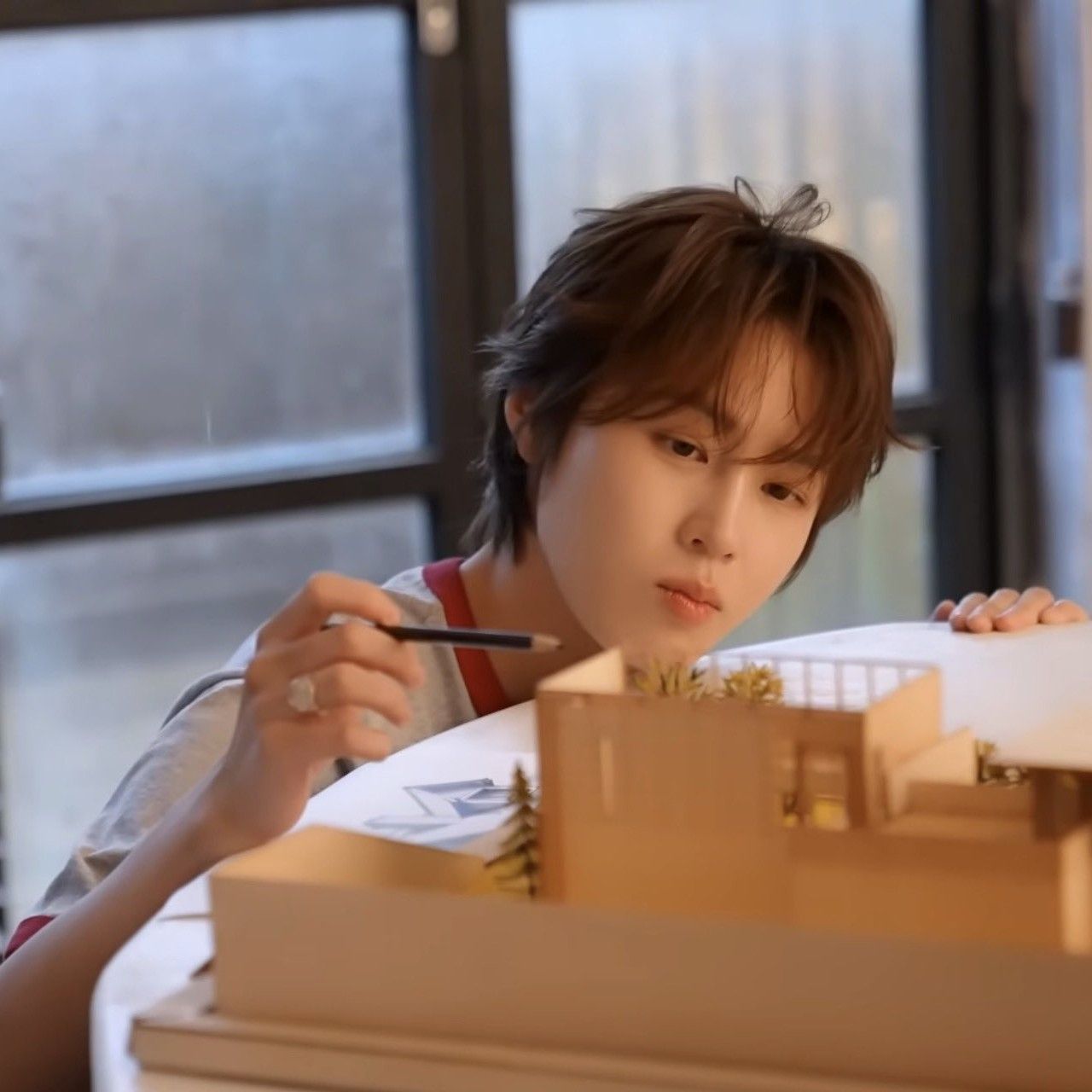 A moment captured by Ha Sungwoon's fan