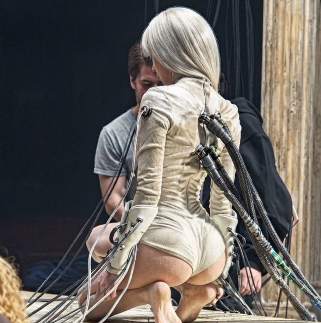 Foto aktivitas terbaru Lisa (BLACKPINK)