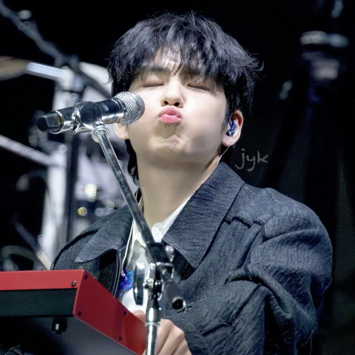 元弼 (DAY6)的幕後花絮