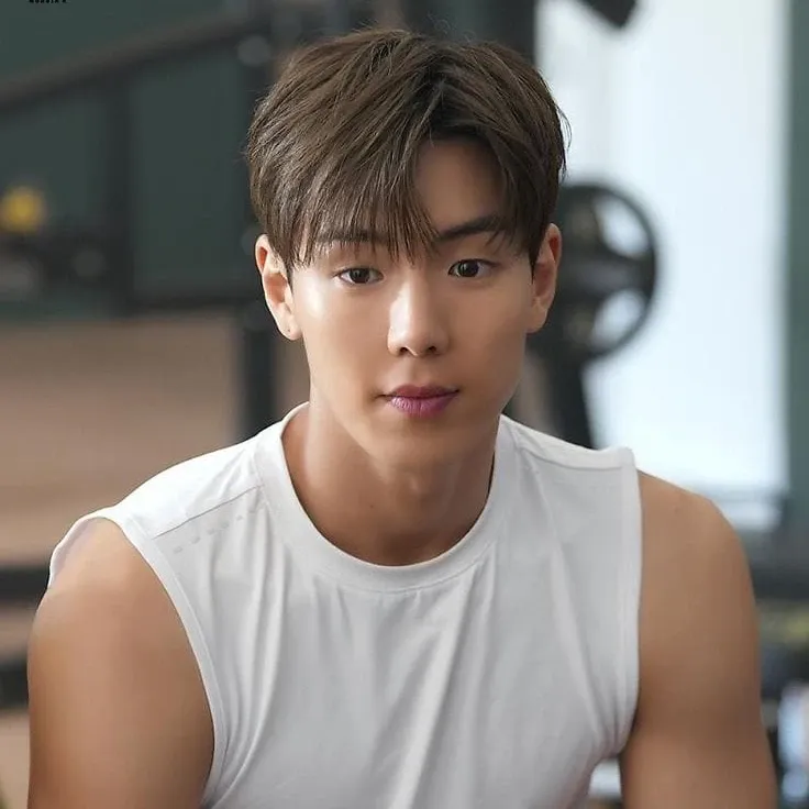 Behind-the-scenes cut of Shownu (MONSTA X)