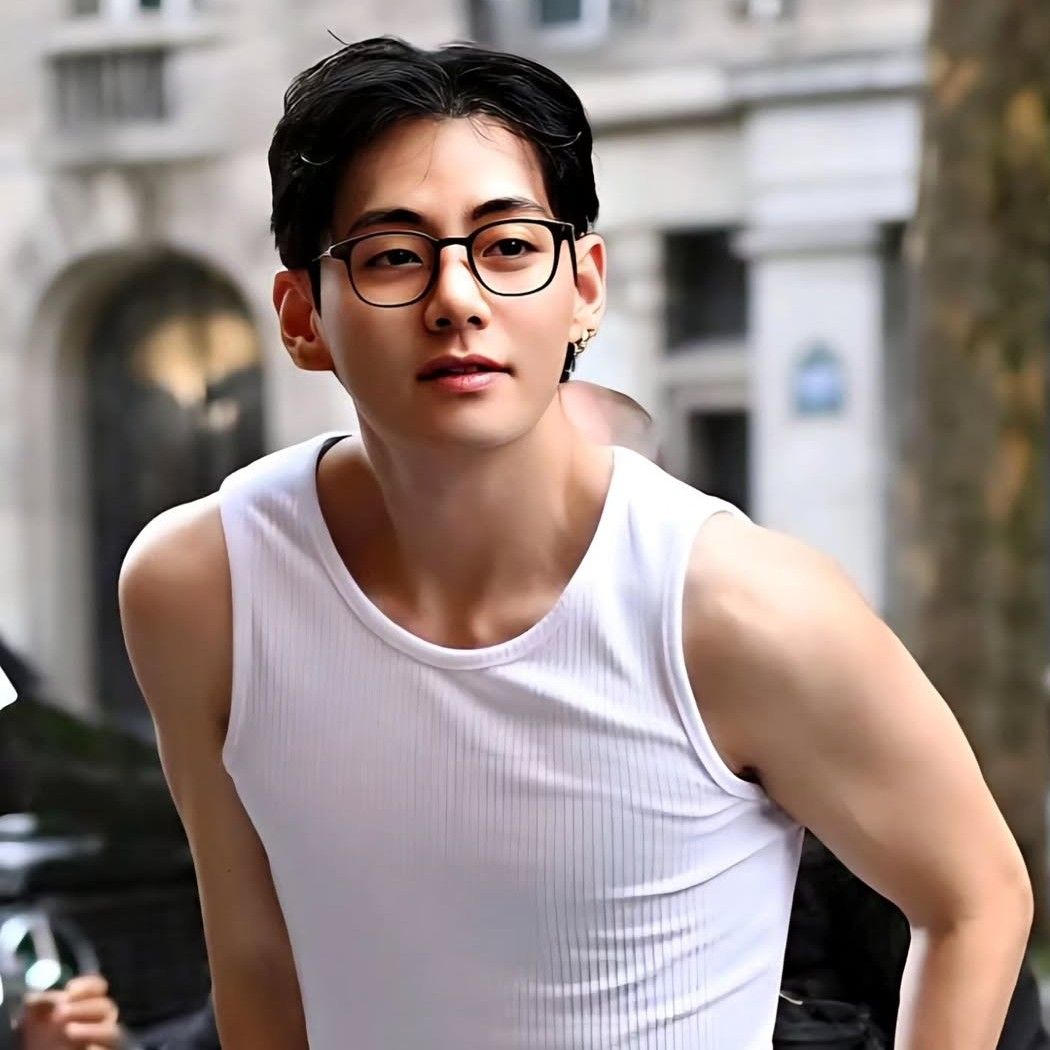 뷔 (방탄소년단) 최근 활동샷