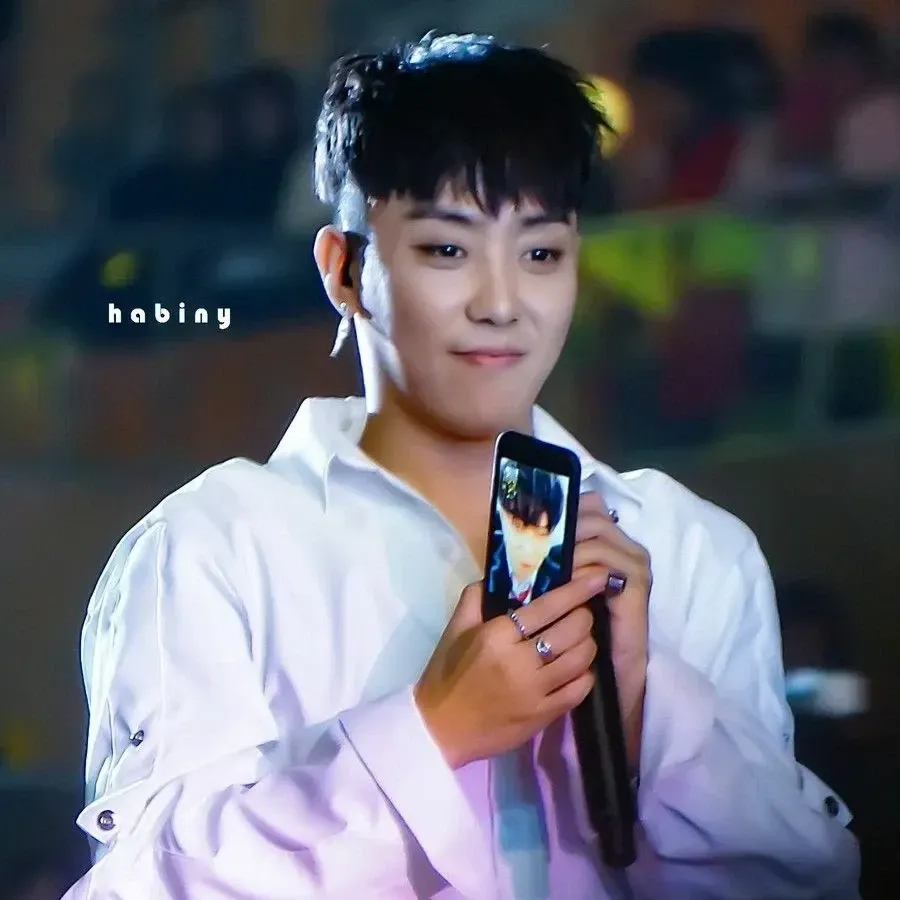 Recent activity shot of Eun Jiwon (SECHSKIES)