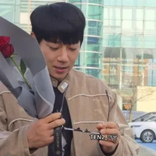 A moment captured by Hwang Chiyeol's fan