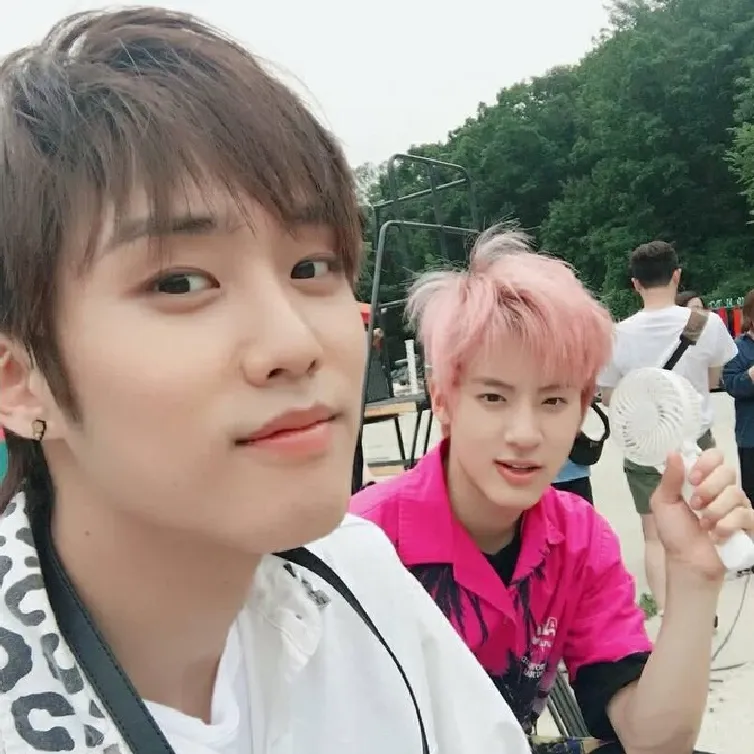 A moment captured by Eric (THE BOYZ)'s fan