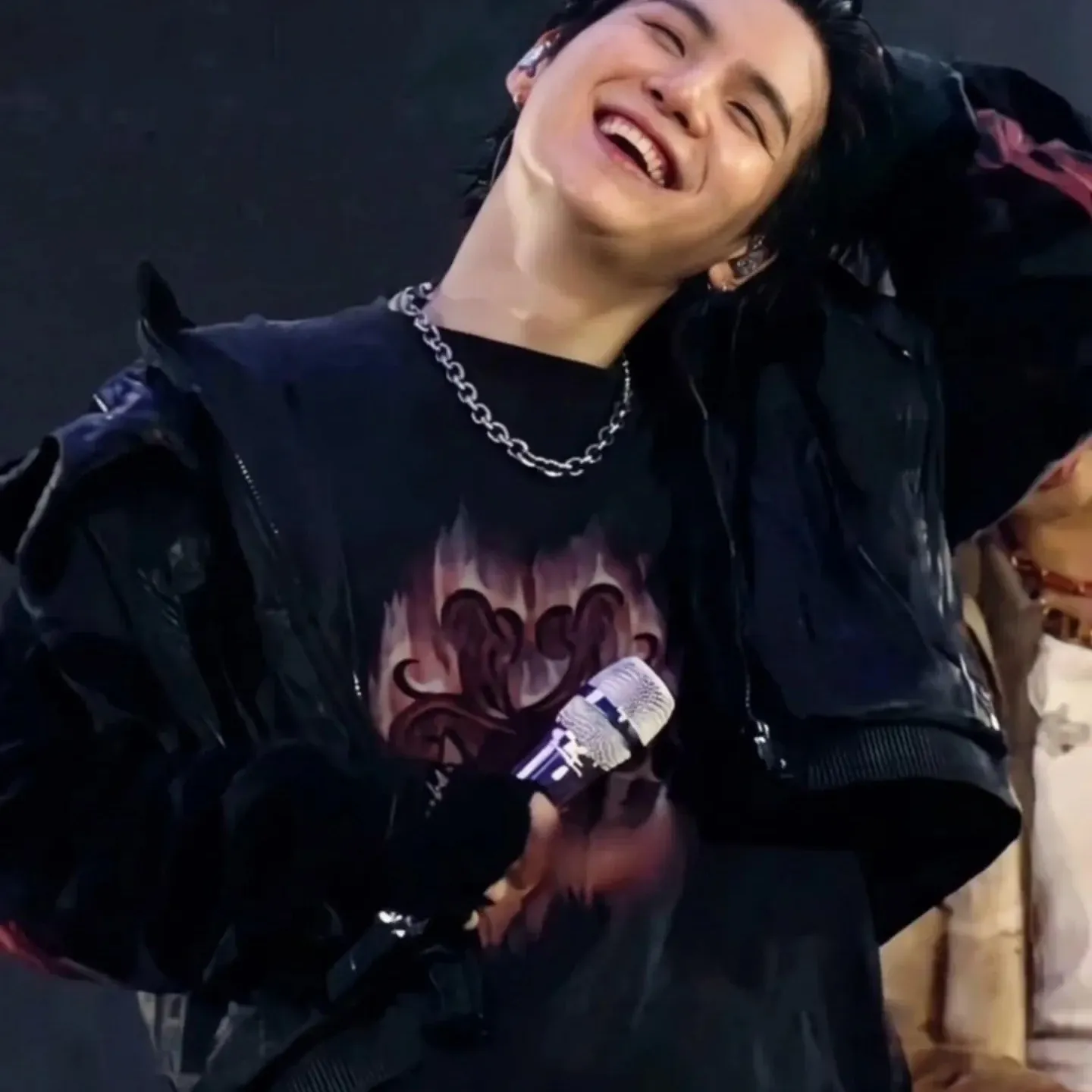 Foto aktivitas terbaru SUGA (BTS)