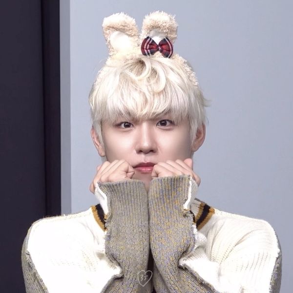 Foto profil Park Woojin (AB6IX) yang disukai penggemar