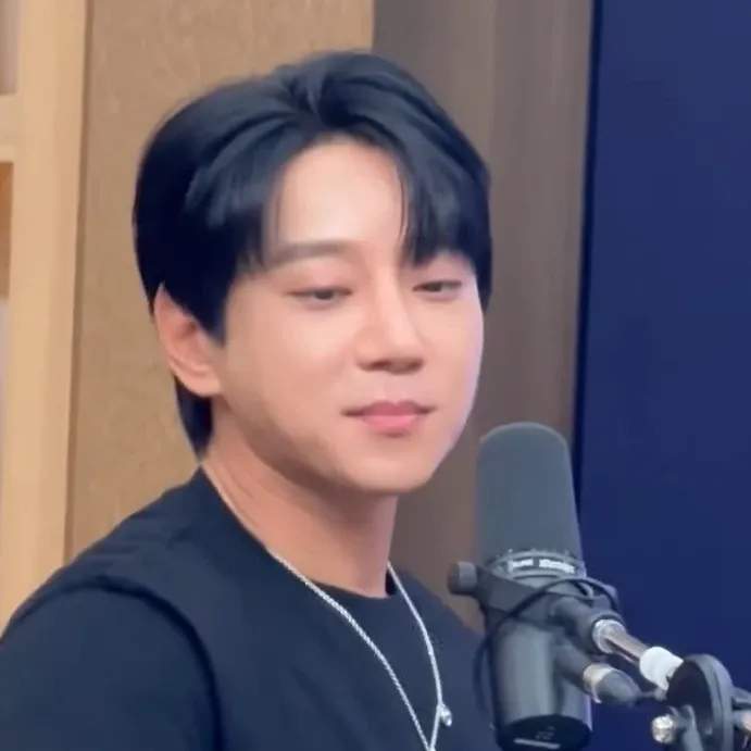 Recent activity shot of Hwang Chiyeol