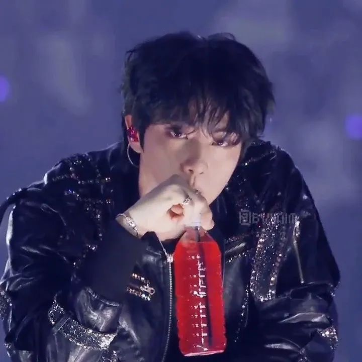 진 (방탄소년단)의 비하인드 컷