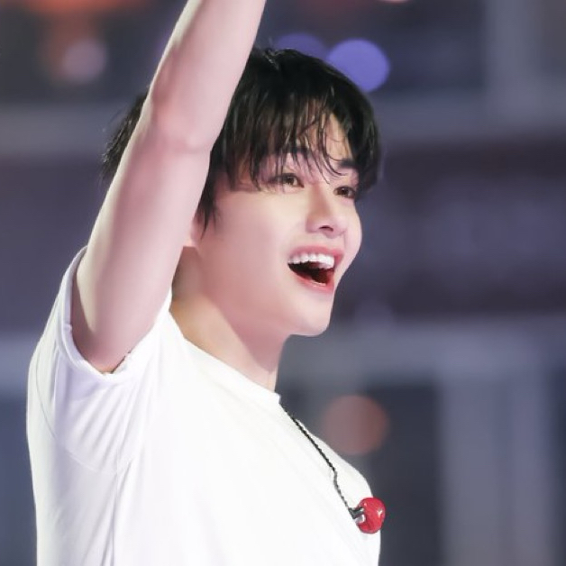 뷔 (방탄소년단)의 최신 사진