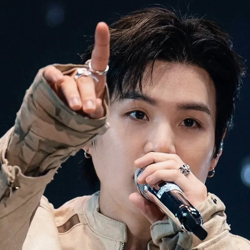 SUGA (防彈少年團)的幕後花絮